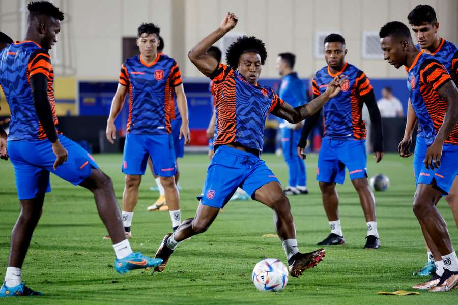 Ecuador, Netherlands eye a place in the next round