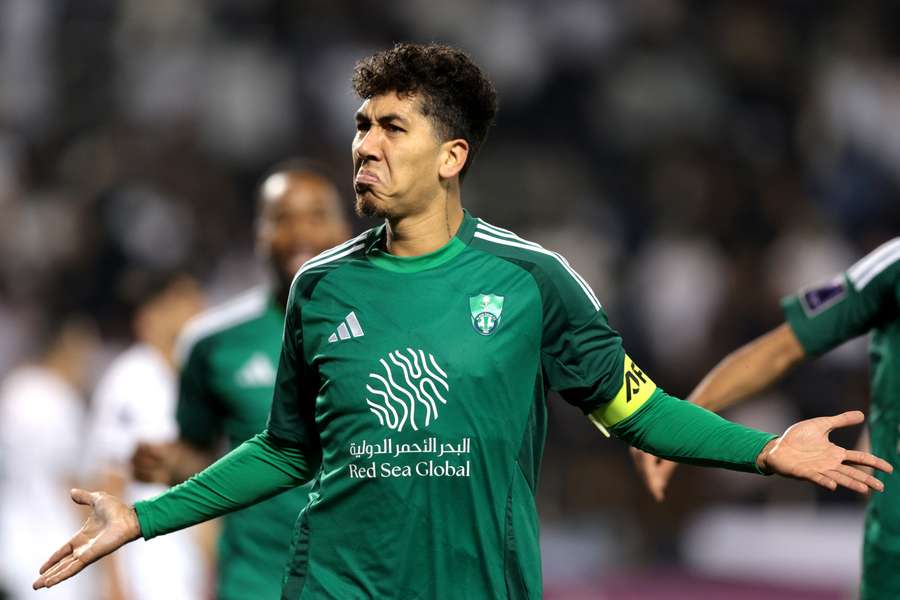 Firmino tem condição de disputar somente a Champions Asiática