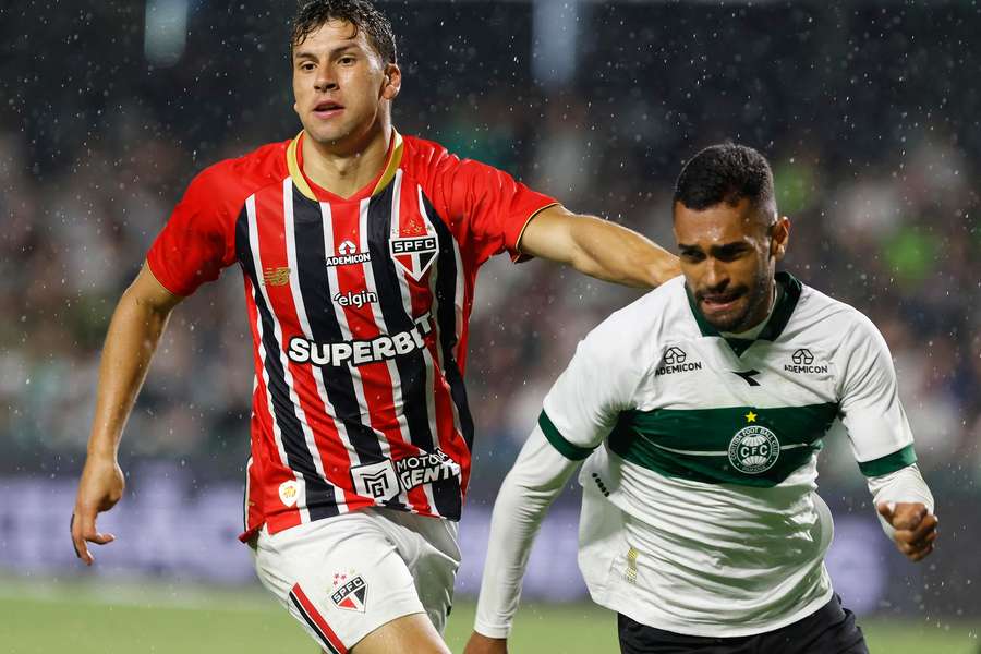 São Paulo e Coritba fecham o sábado (15) de Brasileirão São Paulo e Coritba fecham o sábado (15) de Brasileirão
