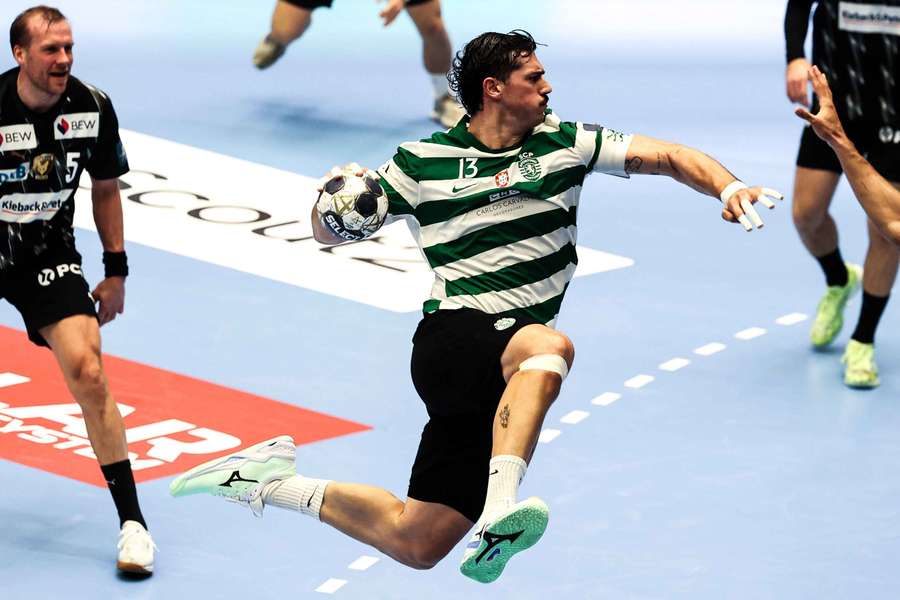 Salvador Salvador tenta um remate