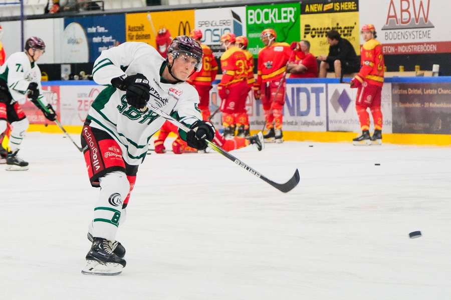 Rosenheim-Crack Sebastian Streu beim Aufwärmen.