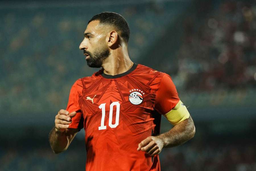 Egyptská reprezentace nechce riskovat Salahovo zranění. Egyptská reprezentace nechce riskovat Salahovo zranění.