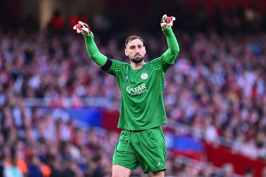 PSG goalkeeper Donnarumma shuts down Man Utd rumours: My priority is to stay at PSG...