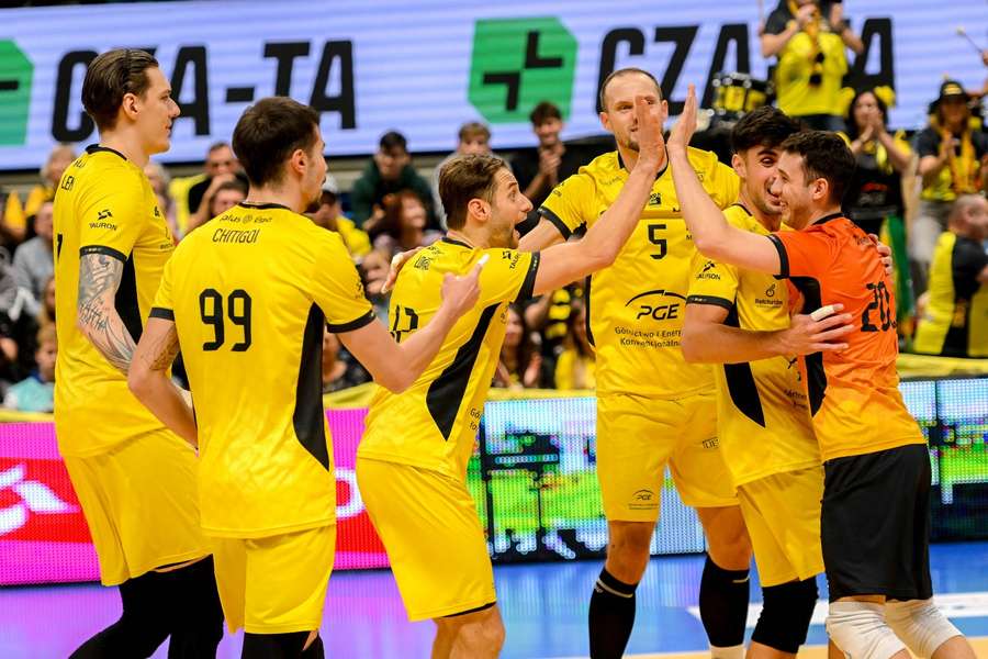 Skra Bełchatów wypuściła seta, ale zgarnia komplet punktów ze Ślepskiem Skra Bełchatów wypuściła seta, ale zgarnia komplet punktów ze Ślepskiem