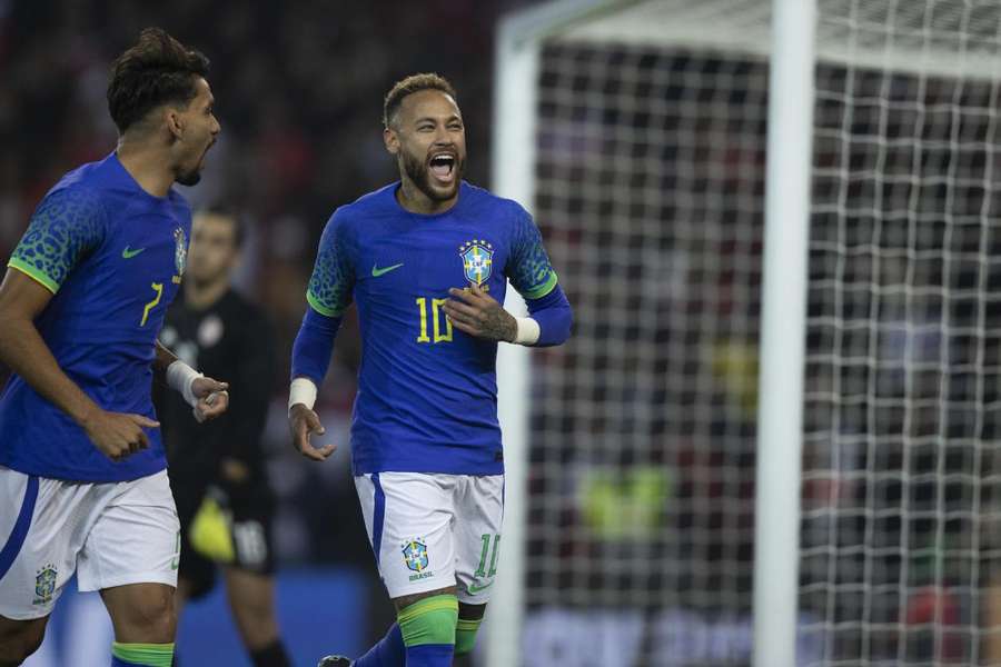 De pênalti, Neymar deixou sua marca para a seleção brasileira na goleada sobre a Tunísia