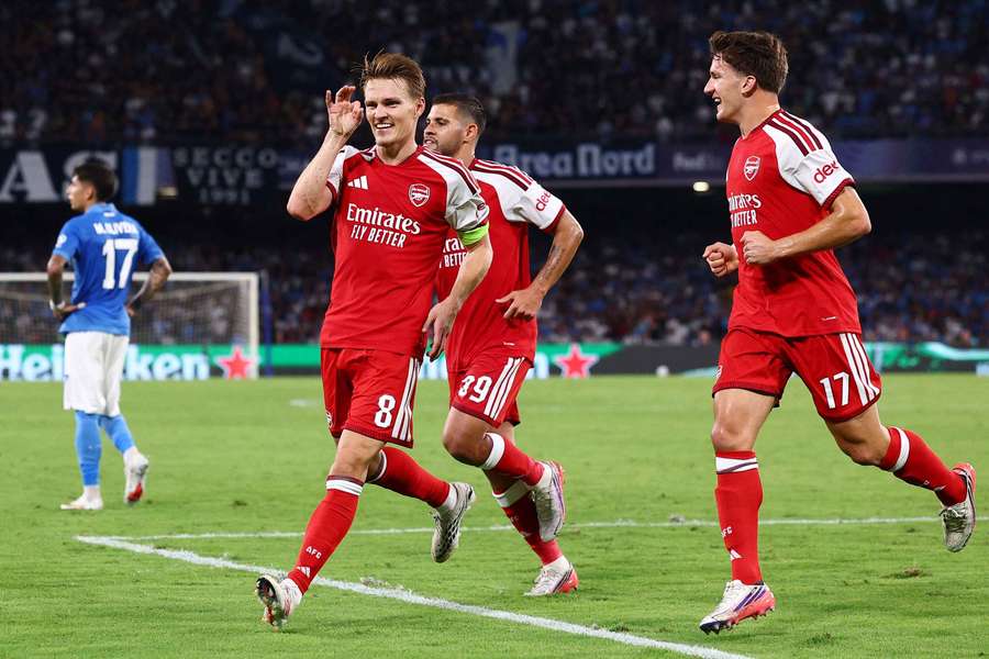 Martin Ödegaard rozhodl v Neapoli o výhře Arsenalu 1:0. Martin Ödegaard rozhodl v Neapoli o výhře Arsenalu 1:0.