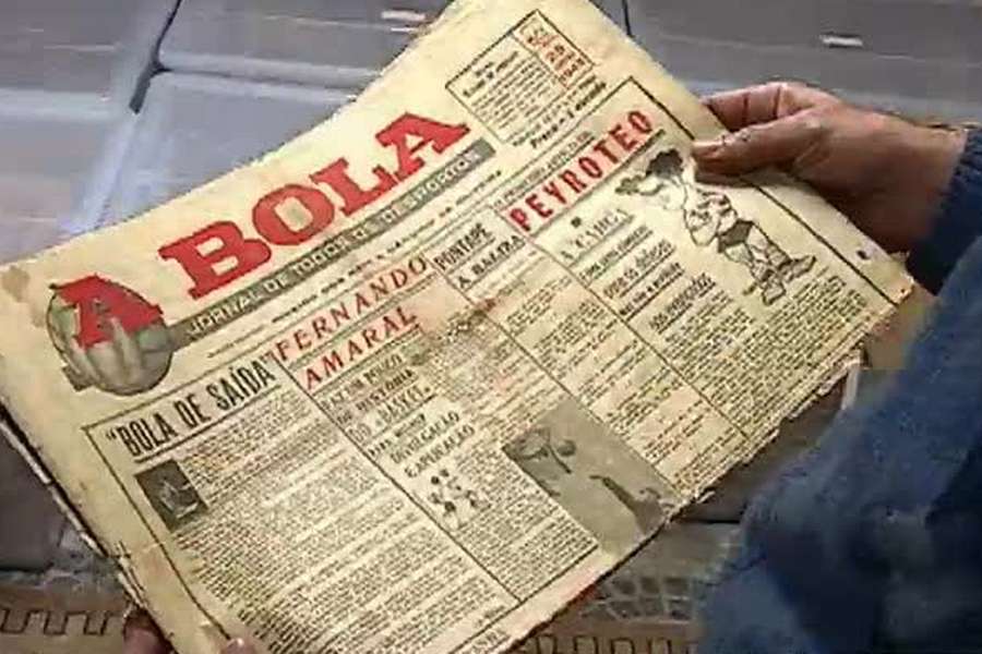 Exemplar histórico do jornal A Bola