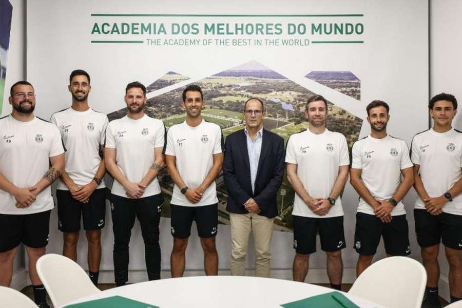 Tomaz Morais com a nova equipa técnica dos sub-23 do Sporting, liderada por Pedro Coelho