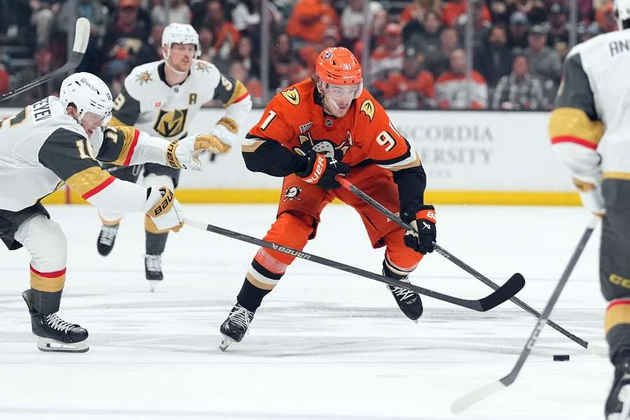 Ducks Leo Carlsson handles the puck in Game 4 against the Golden Knights