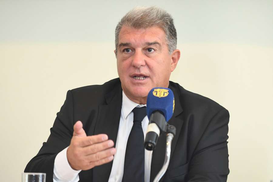 Joan Laporta visitou a Fundação Barcelona na Colômbia e confirmou que o clube não poderá contratar em janeiro