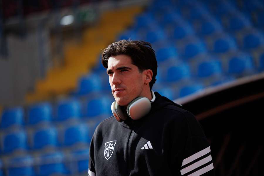 Bolton Wanderers sign Spanish defender Gaizka Larrazabal