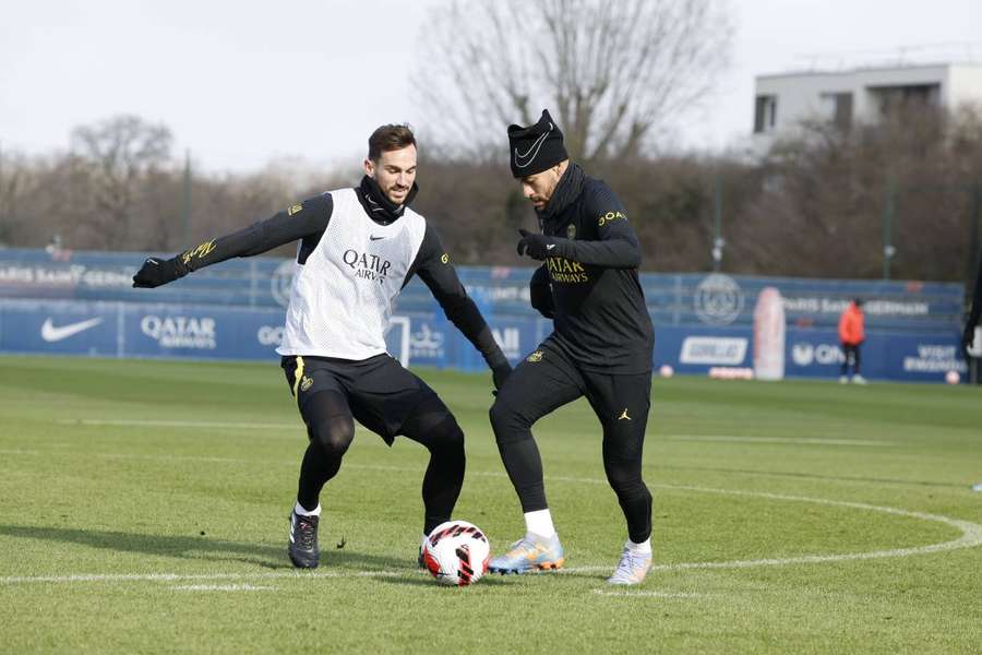 Previsão era de que Neymar treinasse nesta segunda (6)