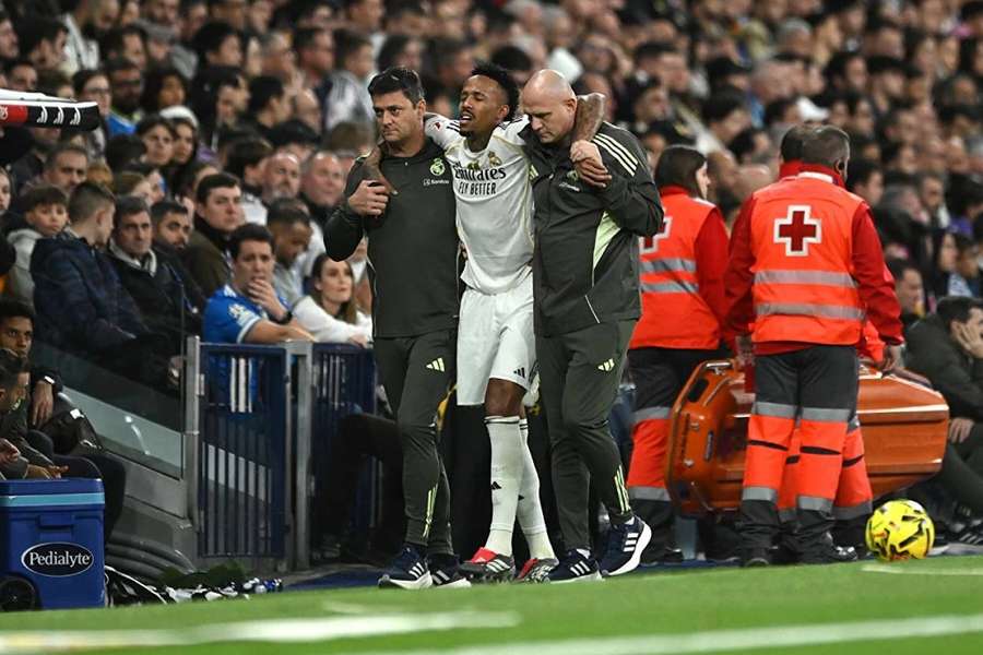 Éder Militao kvůli zranění nedohrál zápas s Celtou Vigo. Éder Militao kvůli zranění nedohrál zápas s Celtou Vigo.