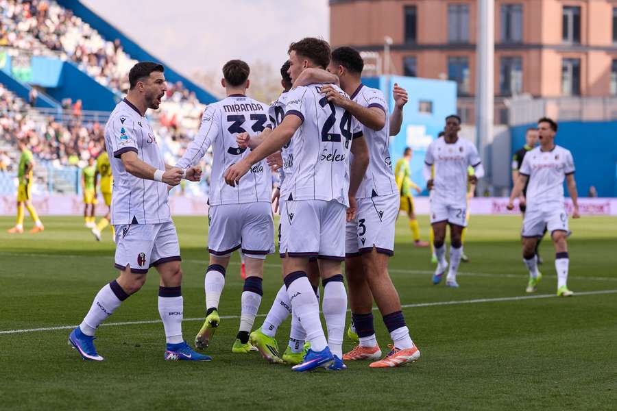 Il Bologna festeggia la rete di Dallinga Il Bologna festeggia la rete di Dallinga