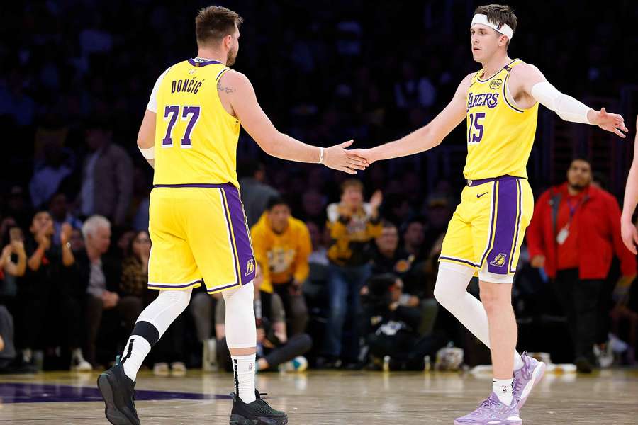 Lakers perdem com os Hornets
