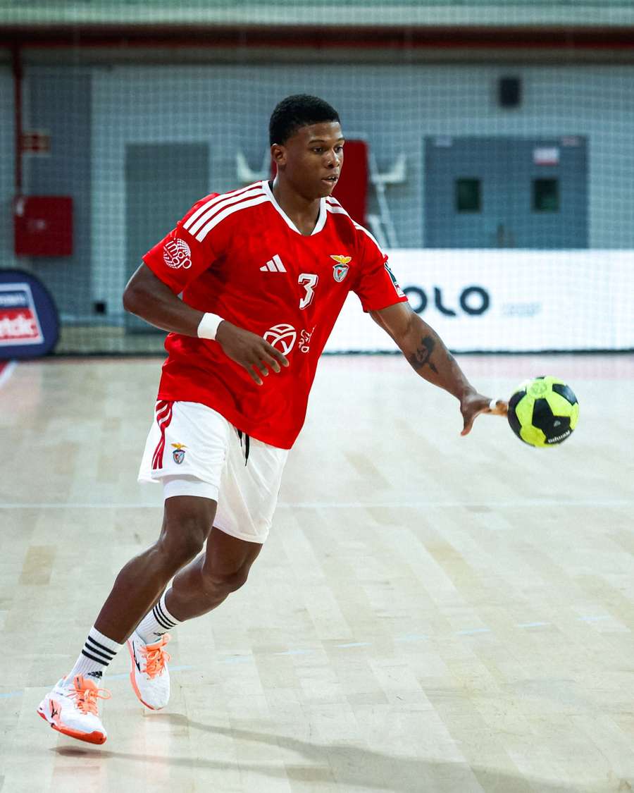 Joaquim Nazaré esteve em destaque na vitória do Benfica Joaquim Nazaré esteve em destaque na vitória do Benfica