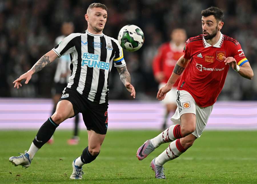 Newcastle United's English defender Kieran Trippier vies with Manchester United's Portuguese midfielder Bruno Fernandes