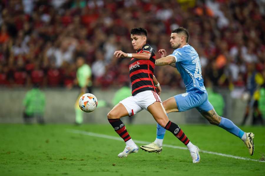 O jogo de ida no Maracanã foi 2x0 para os cariocas