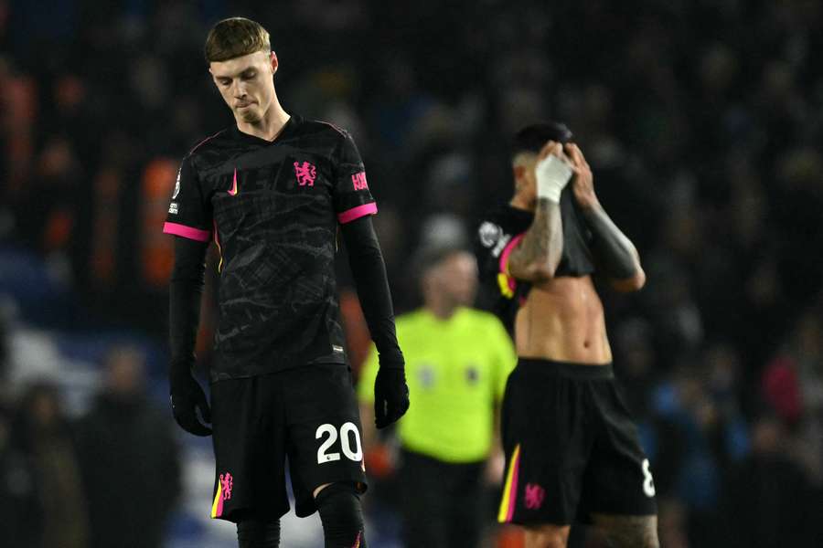 Cole Palmer frustrado no Amex Stadium