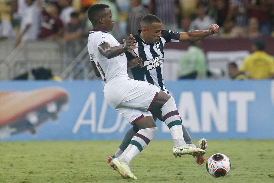 Botafogo e Fluminense em ação pelo Carioca deste ano