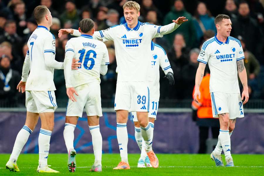 Il Copenaghen festeggia uno dei suoi gol Il Copenaghen festeggia uno dei suoi gol