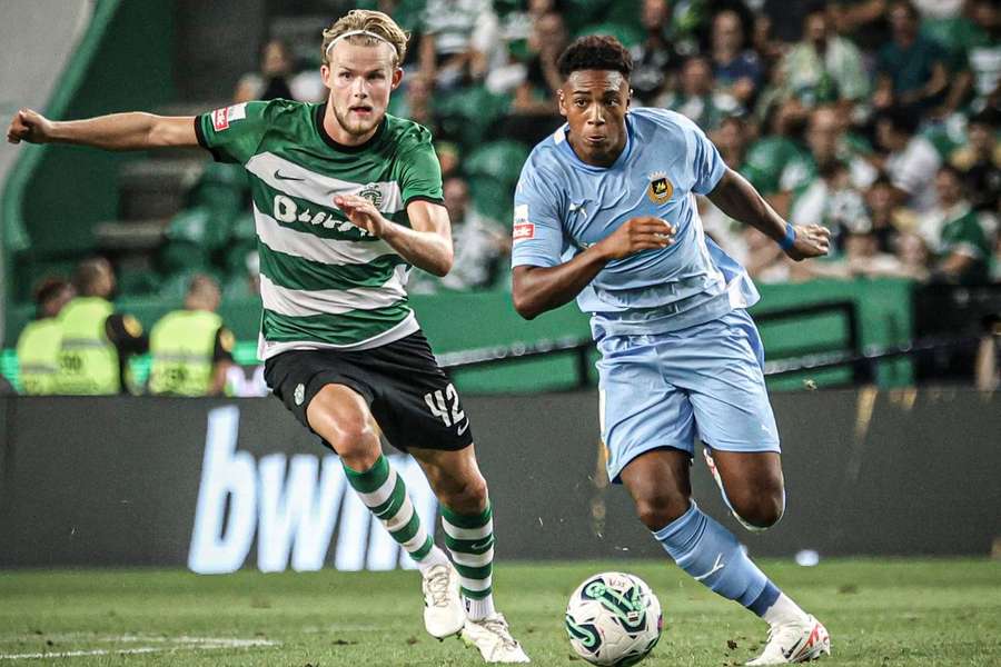 Fábio Ronaldo estreou-se como profissional no Rio Ave Fábio Ronaldo estreou-se como profissional no Rio Ave