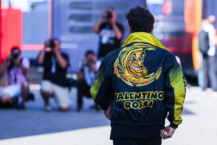 Lando Norris mit modischer Jacke
