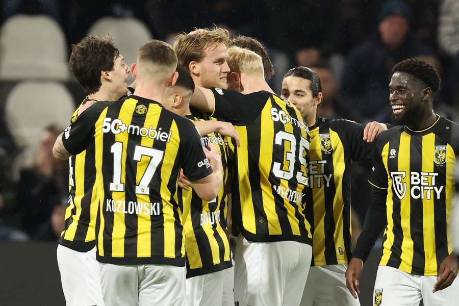 Melle Meulensteen werd vorige week nog bejubeld toen bij zijn ploeg op een 2-0 voorsprong bracht in Almelo