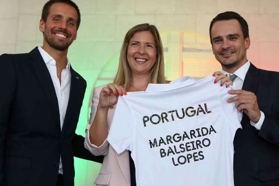Daniel Monteiro à direita de Margarida Balseiro Lopes, responsável pela pasta do Desporto