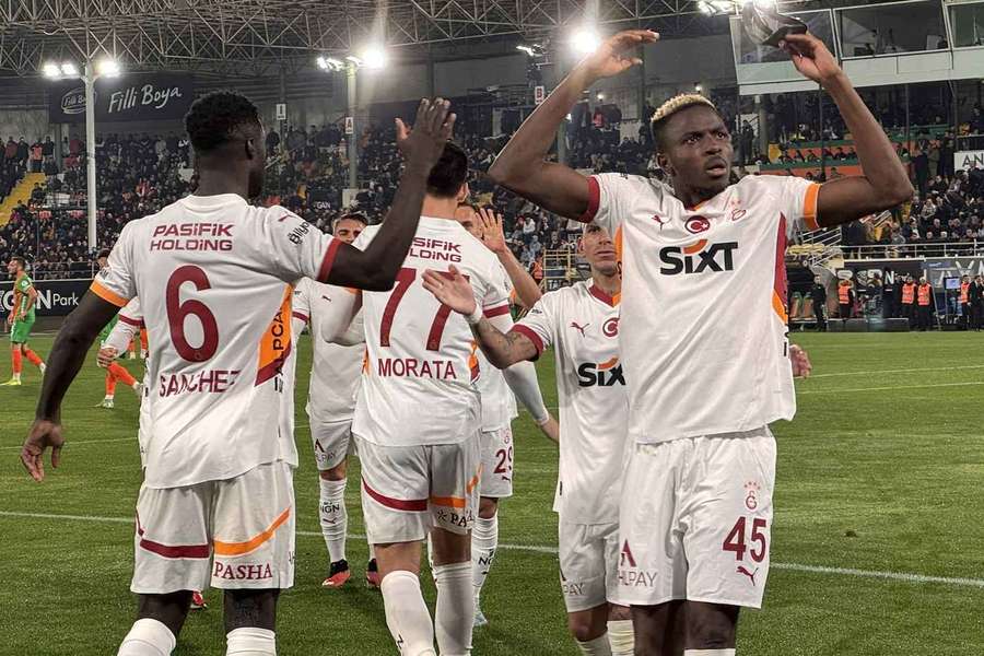 Osimhen (right) was the hero for Galatasaray again