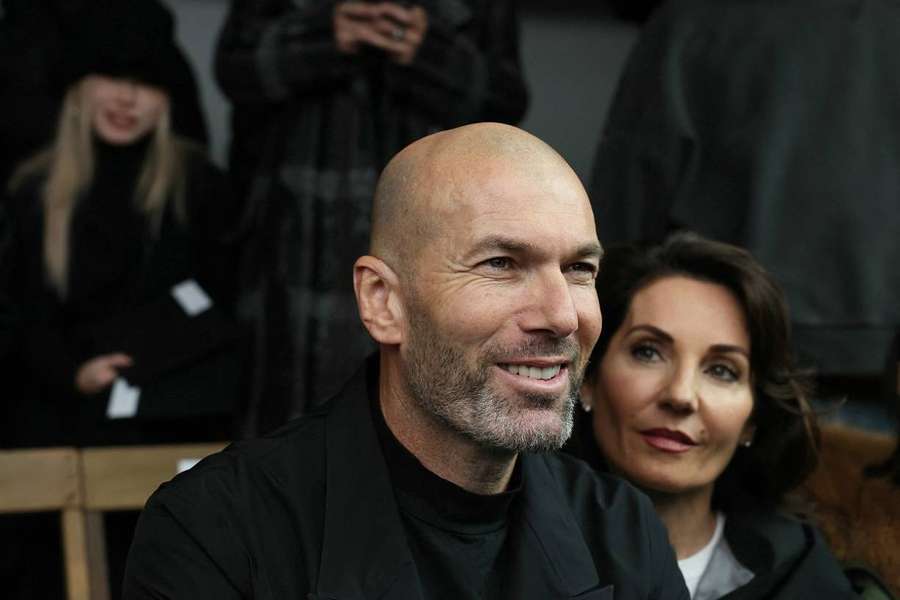 Zidane en janvier aux côtés de sa femme à la Paris Fashion Week.