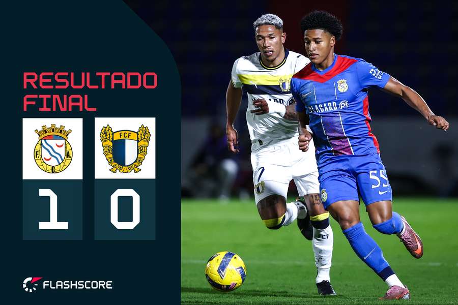 Chissumba e Sorriso na discussão de bola