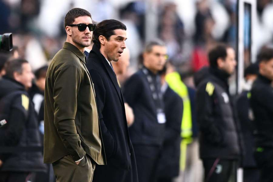Moggi urges Juventus to end Vlahovic contract talks
