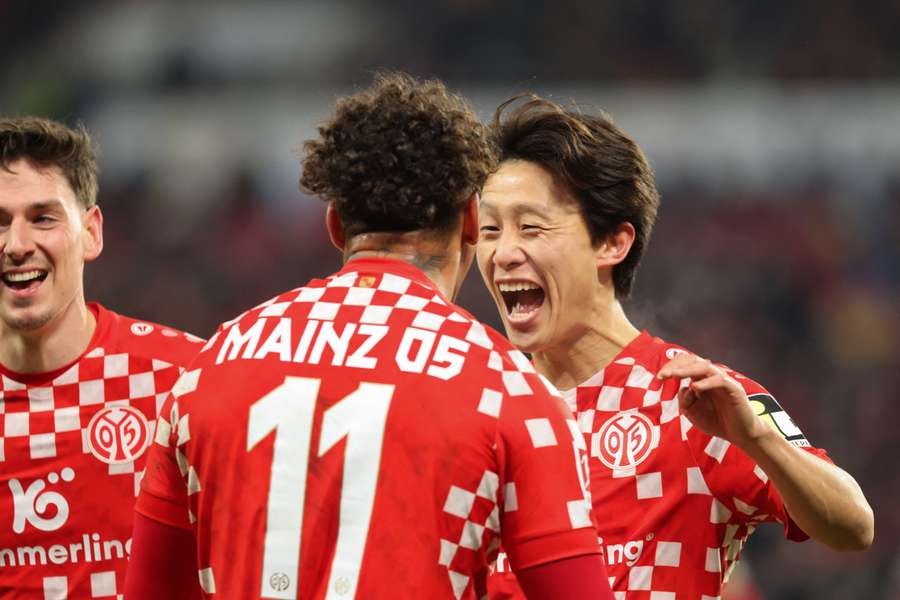 Lee Jae-Sung dal při výhře nad Bayernem oba góly Mohuče.