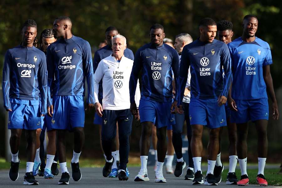 Deschamps leidt de Franse selectie op de training Deschamps leidt de Franse selectie op de training