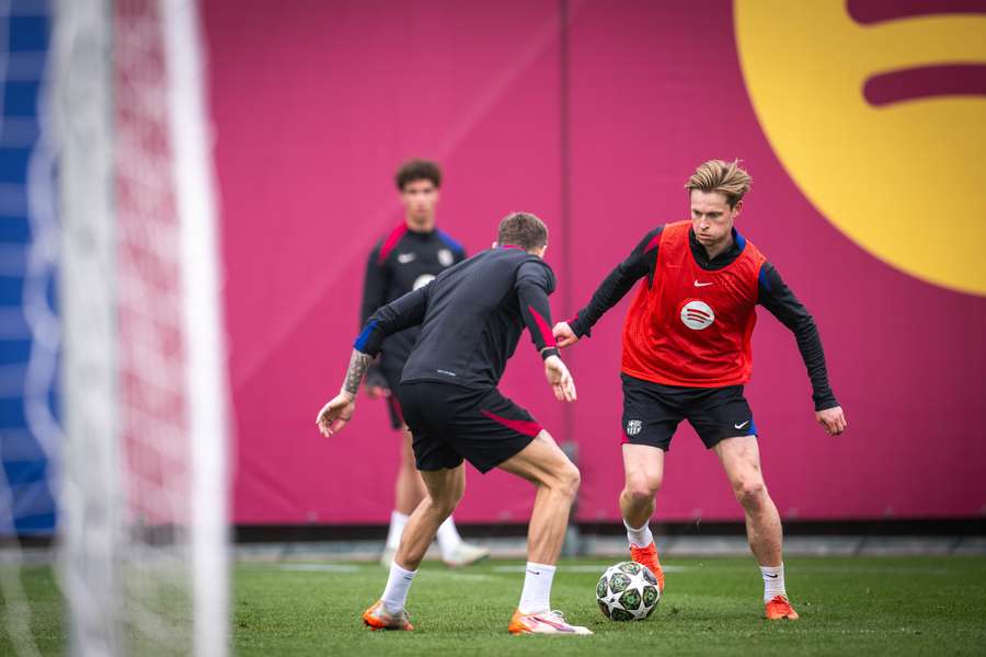 De Jong, durante el último entrenamiento del Barça