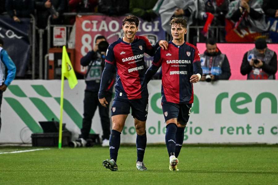 Mazzitelli ed Esposito festeggiano la rete dell'1-0 Mazzitelli ed Esposito festeggiano la rete dell'1-0