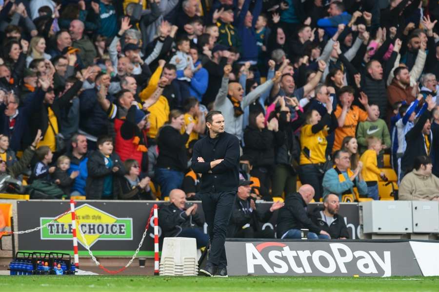 De fans van de Wolves werden door de stadionspeaker gewaarschuwd wegens de kwetsende spreekkoren