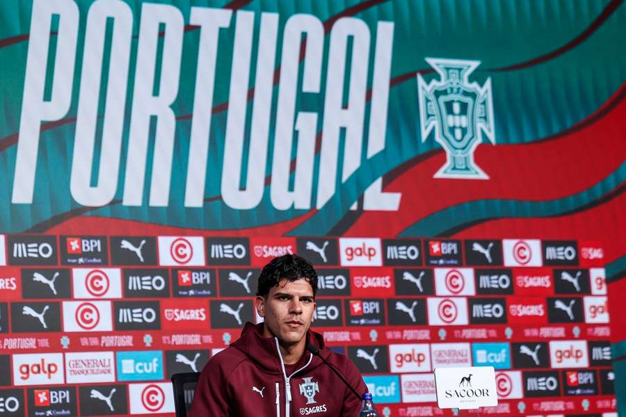 Mateus Fernandes em conferência de imprensa