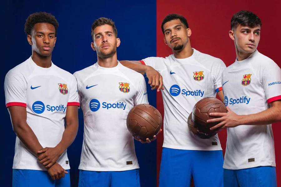 Balde, Sergi Roberto, Araújo e Pedri, com o equipamento surpreendente.