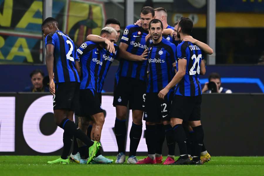 Le doublé de Dzeko offre la qualification à l'Inter.