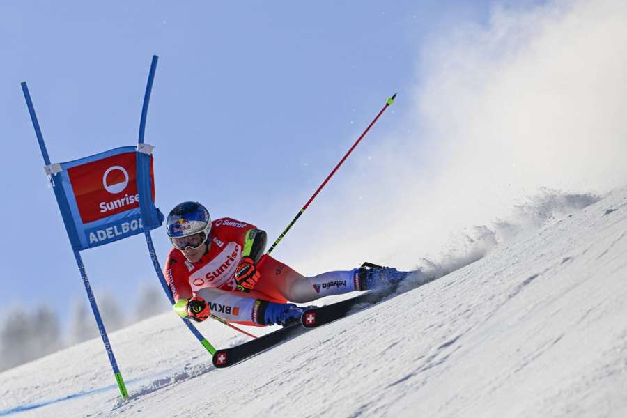 Zwycięstwo Szwajcara Marco Odermatta w gigancie w Adelboden
