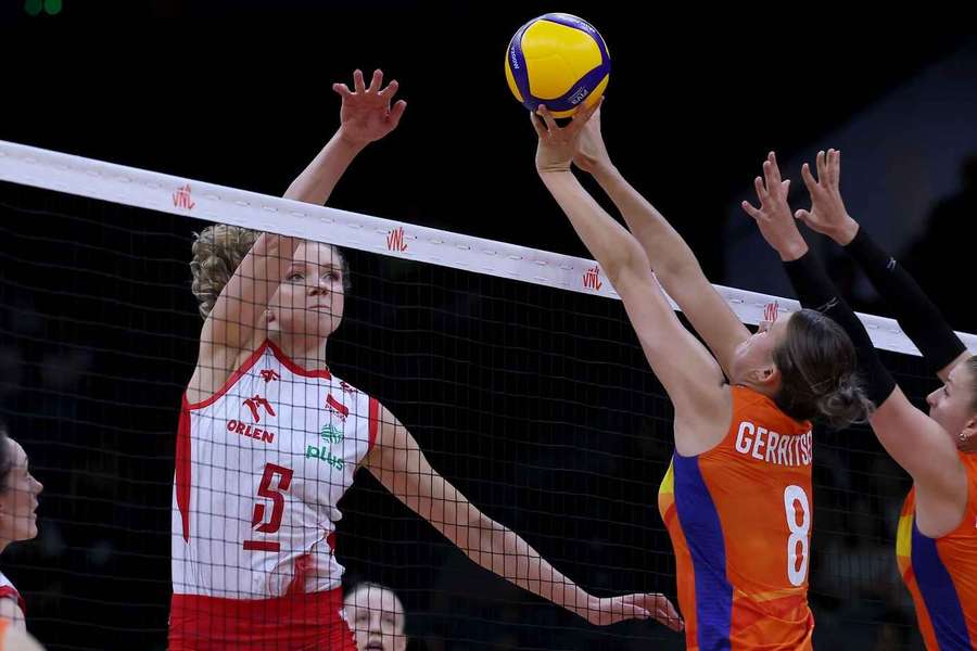 Agnieszka Korneluk w ataku przeciwko Holenderkom