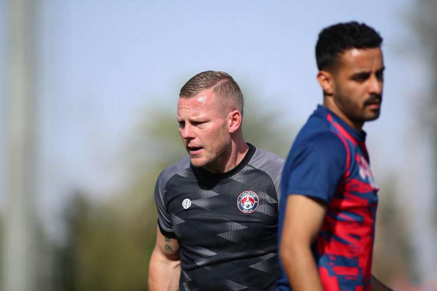 Peter Cogley durante um treino do Al-Adalh