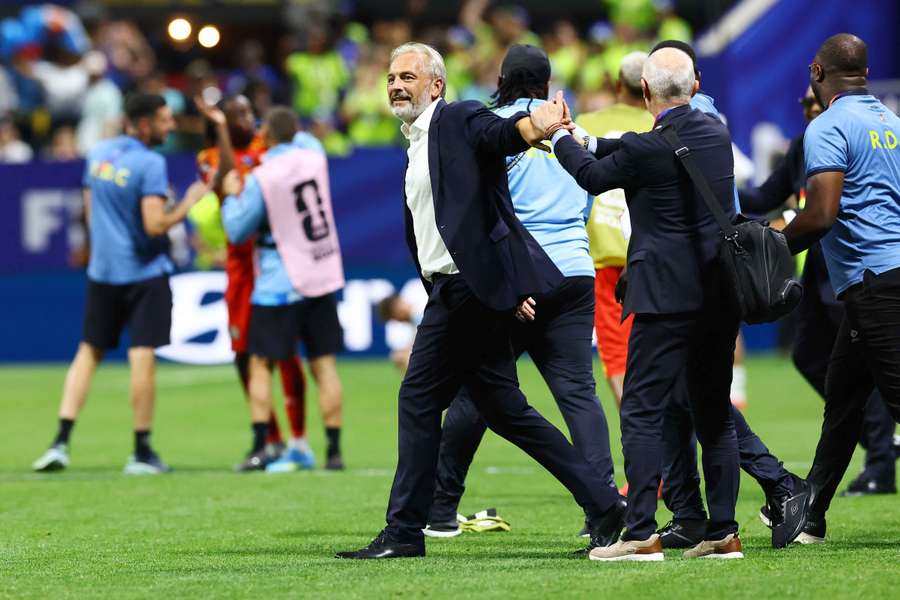 Sébastien Desabre fêtant la qualification de son équipe en 1/16 de finale.