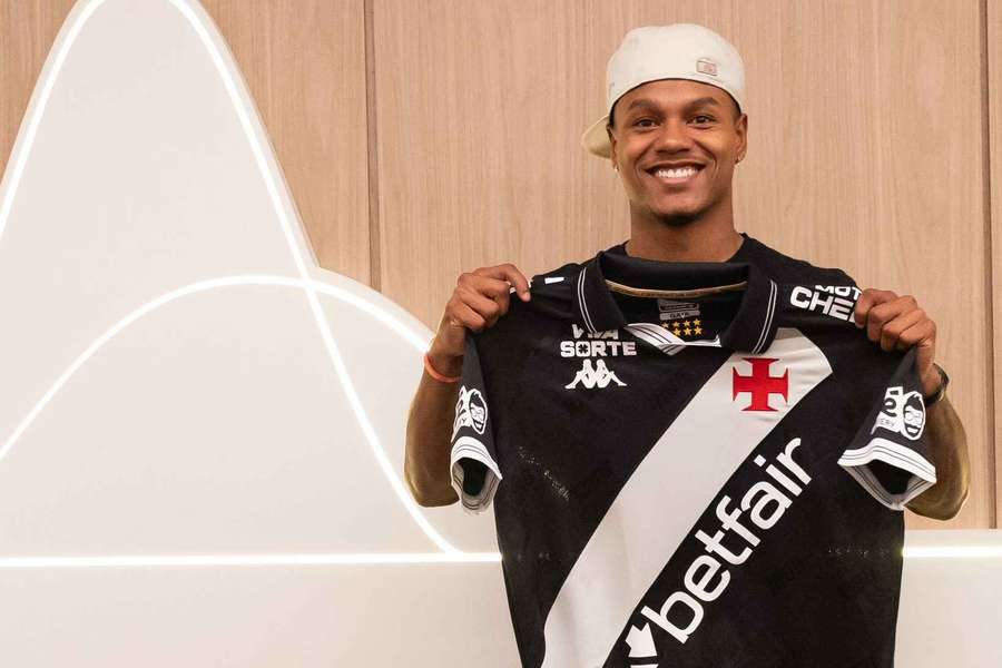 Matheus França com a nova camisola