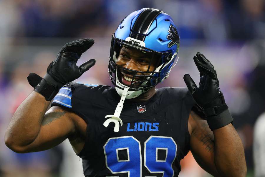 Za'Darius Smith reacts during a game between the Detroit Lions and Minnesota Vikings (2025)