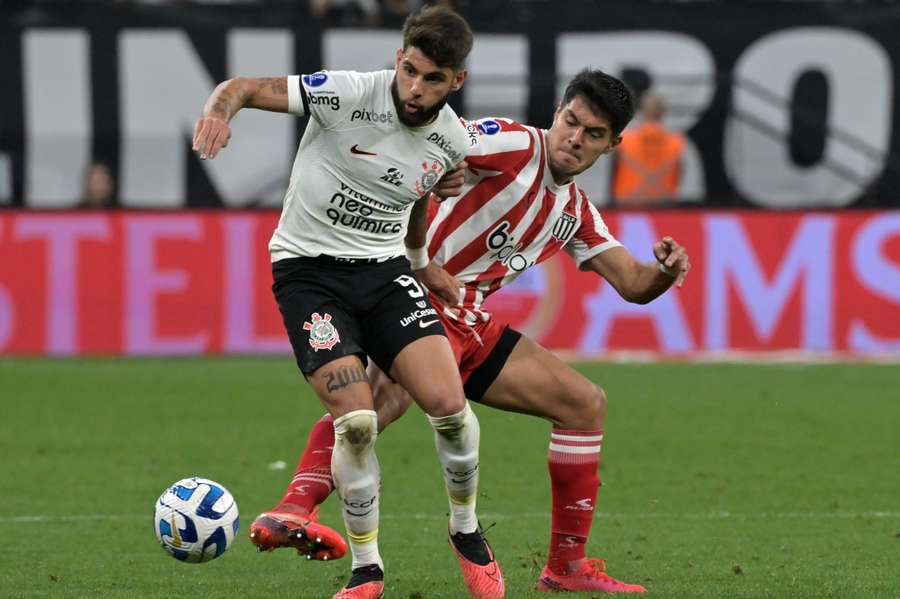 Corinthians joga pelo empate na Argentina