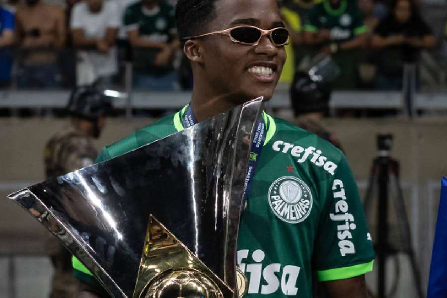 Endrick conquistou o segundo Brasileirão de sua carreira aos 17 anos