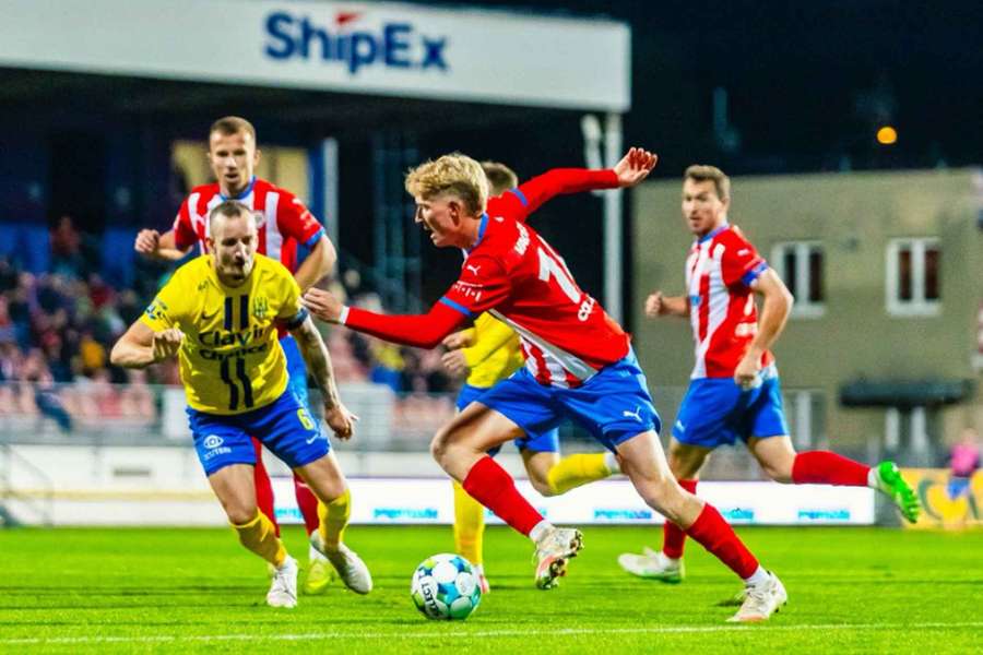 Zbrojovka Brno ve druhé lize doma jen remizovala s Opavou. Zbrojovka Brno ve druhé lize doma jen remizovala s Opavou.